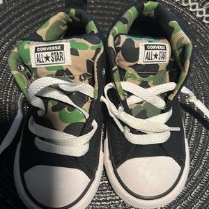 Converse soft top tennis shoes